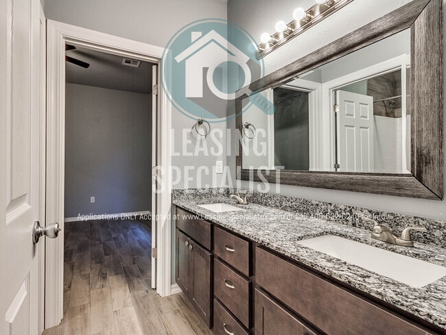 Building Photo - Central Norman 4 Bed 3 Bath House PRE-LEAS...