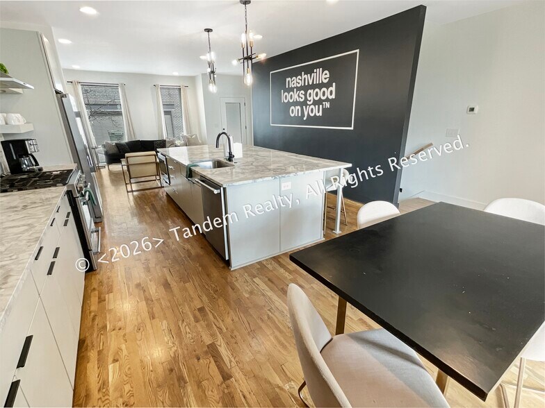 Building Photo - 2807 Delaware Ave