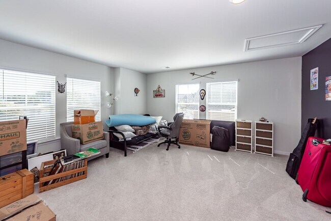 Building Photo - 4 Bedroom, 3.5 Bathroom Home in Summers Co...