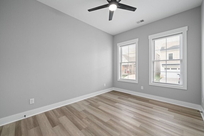 Building Photo - Gorgeous 3 Story 4 Bedroom Pet Friendly Home For Rent!