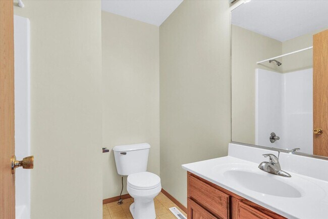 Building Photo - Spacious 3-Bed, 3.5-Bath Townhome with Att...