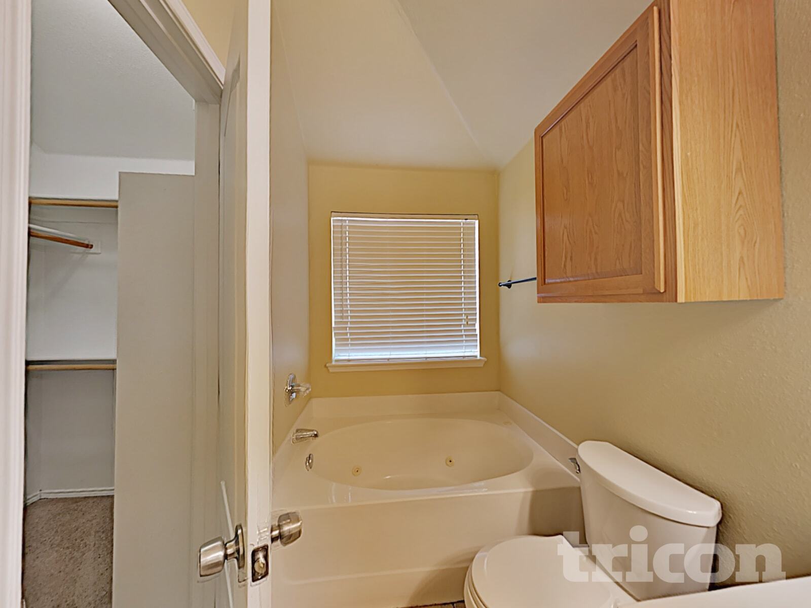 Building Photo - 532 Caravan Dr