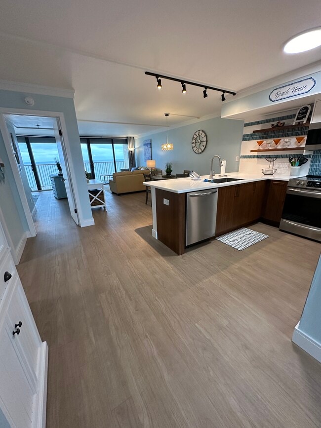 Building Photo - Pelican Watch