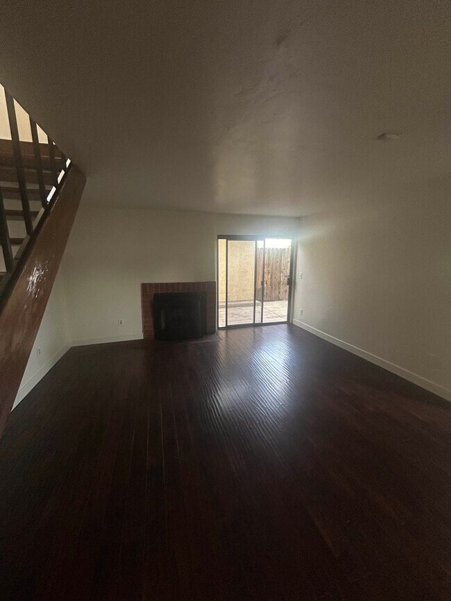 Building Photo - Beautiful Condo For Rent