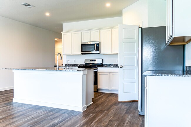 Building Photo - 1123 Sommerville Dr