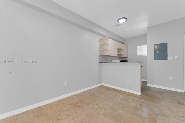 Building Photo - 1421 SW 3rd St