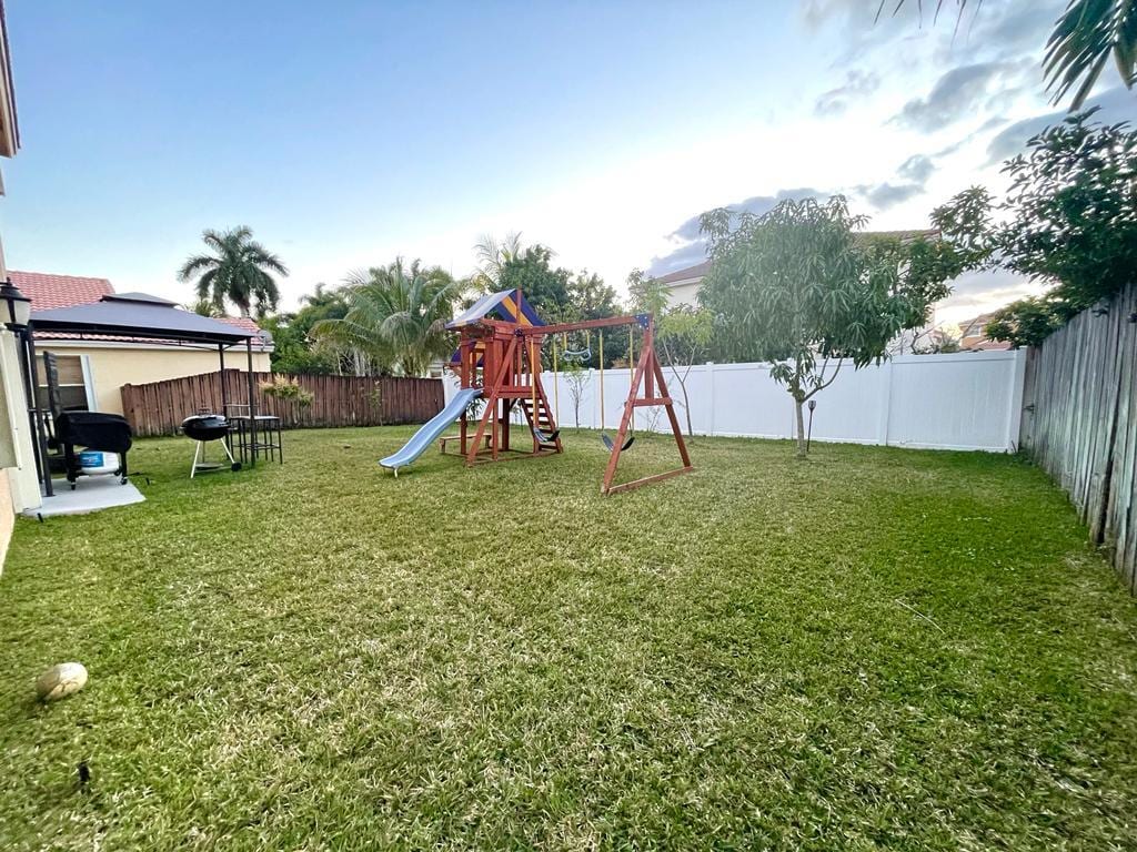 Building Photo - 1530 SW 193rd Ter