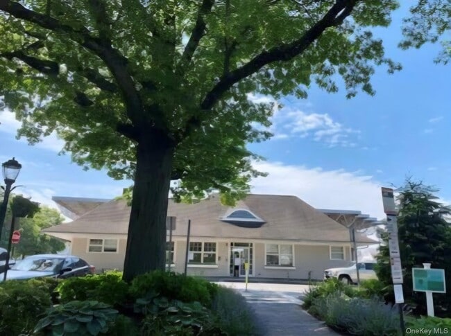 Building Photo - 14 Franklin Ave