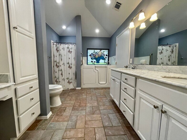 Building Photo - 7814 La Manga Dr