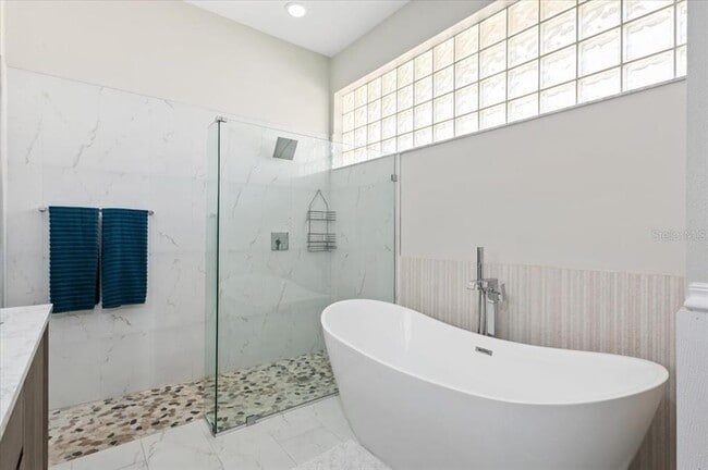 Building Photo - 700 Silk Oak Dr