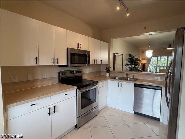 Building Photo - 7839 Regal Heron Cir