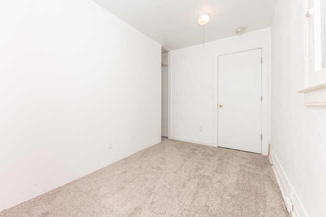 Building Photo - 808 E Ann St