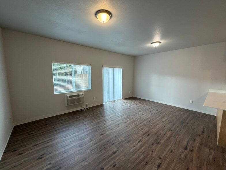 Building Photo - 8001 Oneil Rd NE