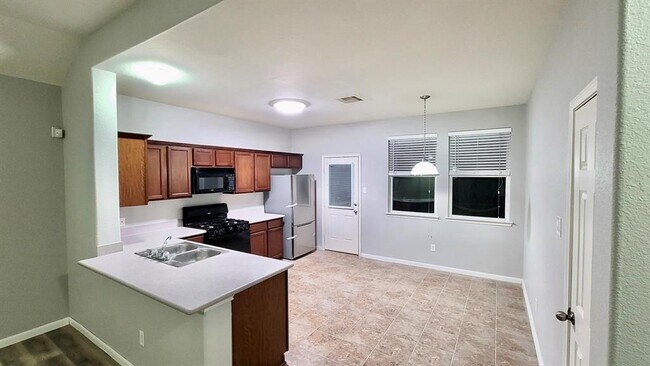 Building Photo - 23614 Maple View Dr