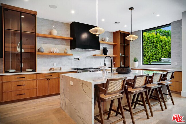 Building Photo - 15602 Morrison St