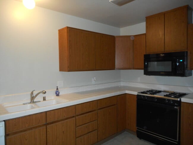 Building Photo - 2211 W Sweet Ct