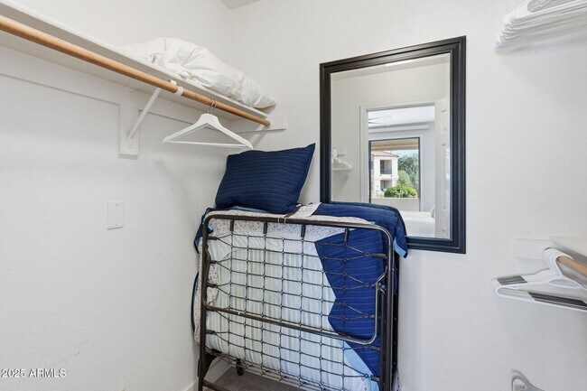 Building Photo - 9708 E Vía Linda