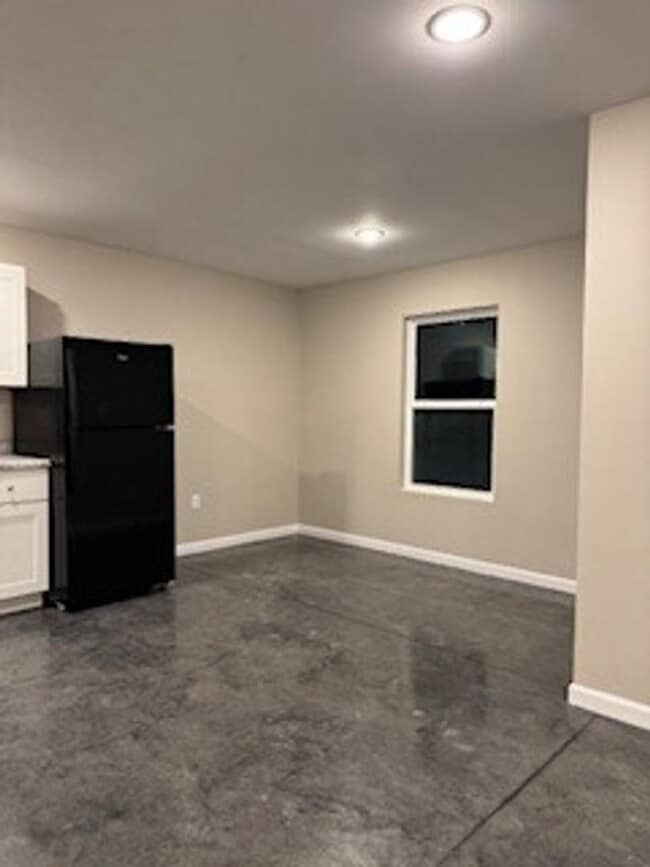 Building Photo - 3-bedroom 1-bath home located just minutes from I-55 Hwy  (Jackson/Fruitland area)