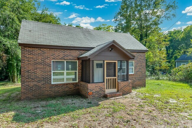 Building Photo - 506 Plain St
