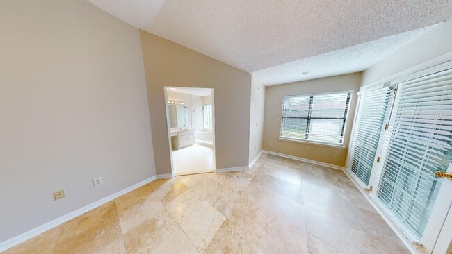 Building Photo - Beautiful 3 bedroom, 2 bathroom, house .