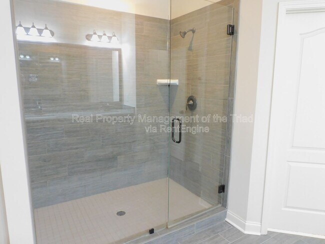 Building Photo - 4517 Gunnersbury Ln