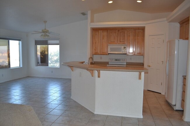 Building Photo - 651 Wayside Dr