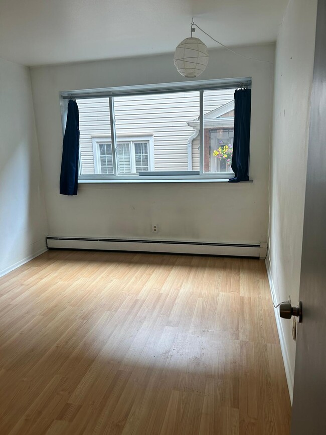 Bedroom - 2222 E Belleview Pl