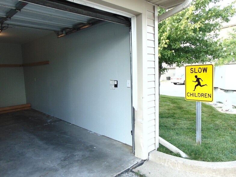 Building Photo - 10151 Sutton Dr