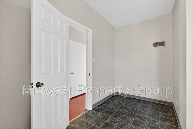 Building Photo - 5978 Laurette Ave