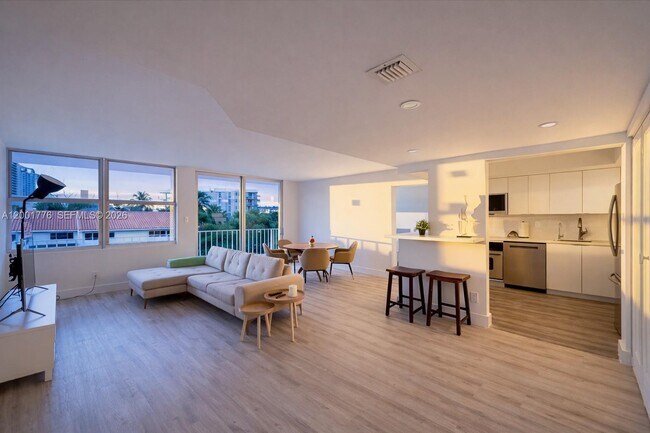 Building Photo - 16565 NE 26th Ave