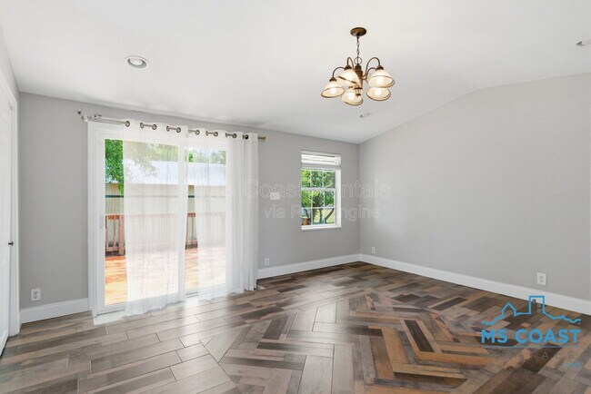 Building Photo - 4319 Lewis St