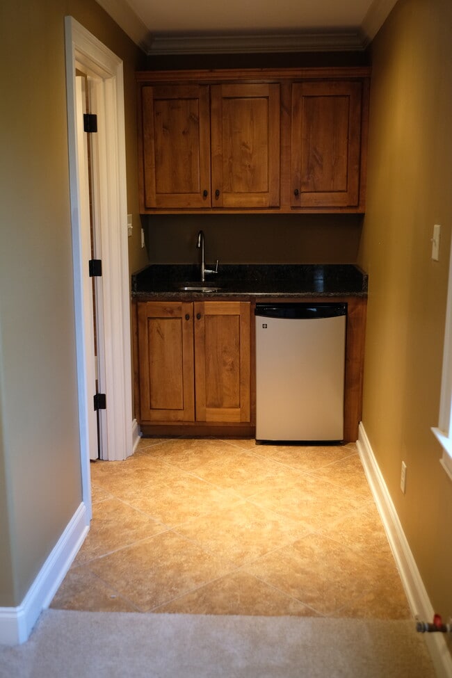 Building Photo - 3208 MS-309