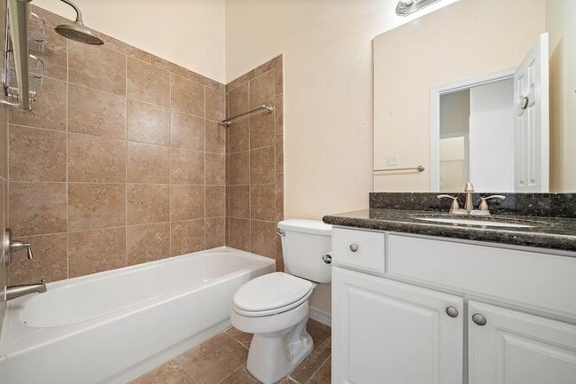Building Photo - 912 Sweet Pine Dr