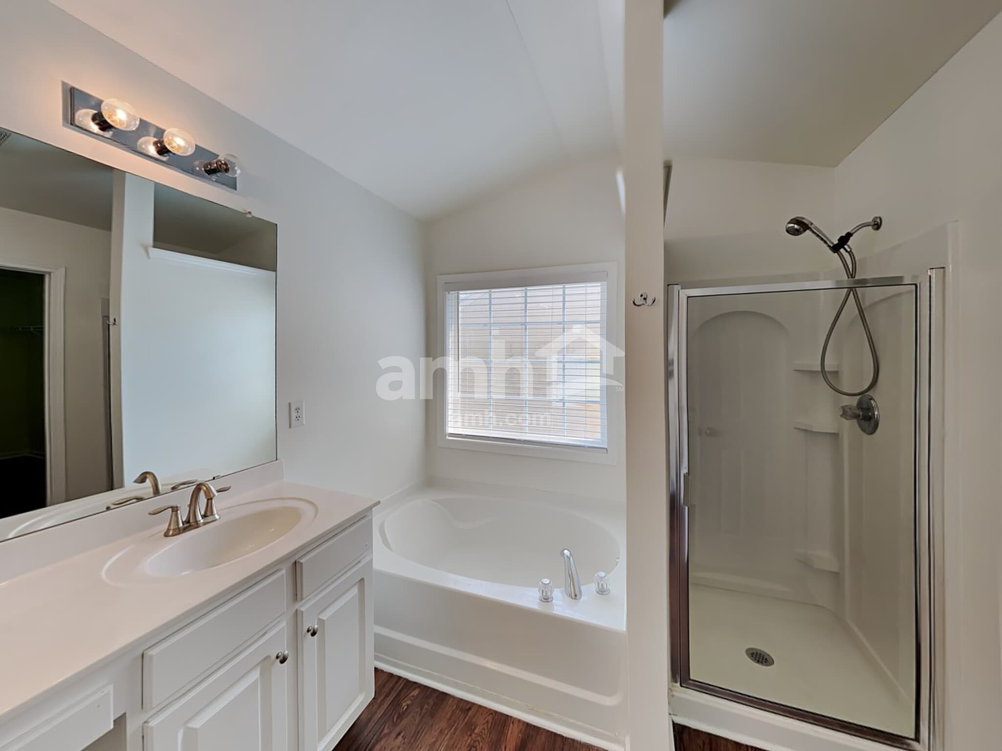 Building Photo - 9823 Jeanette Cir