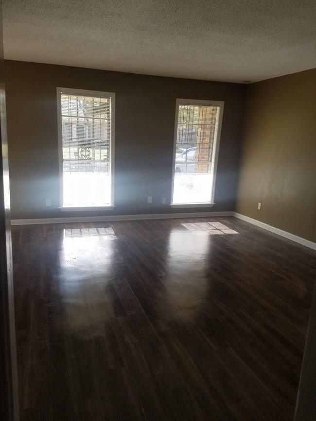 Building Photo - 3 Bedroom 1.5 Bath Home
