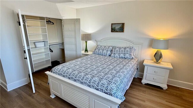 Building Photo - 1302 Capella S
