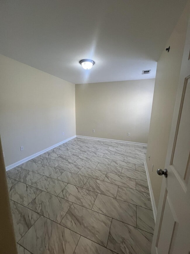 Building Photo - 857 Malabu Dr