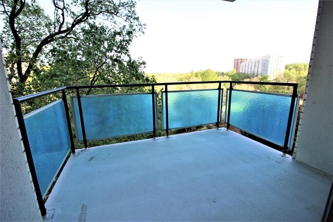 Building Photo - 10401 Grosvenor Pl