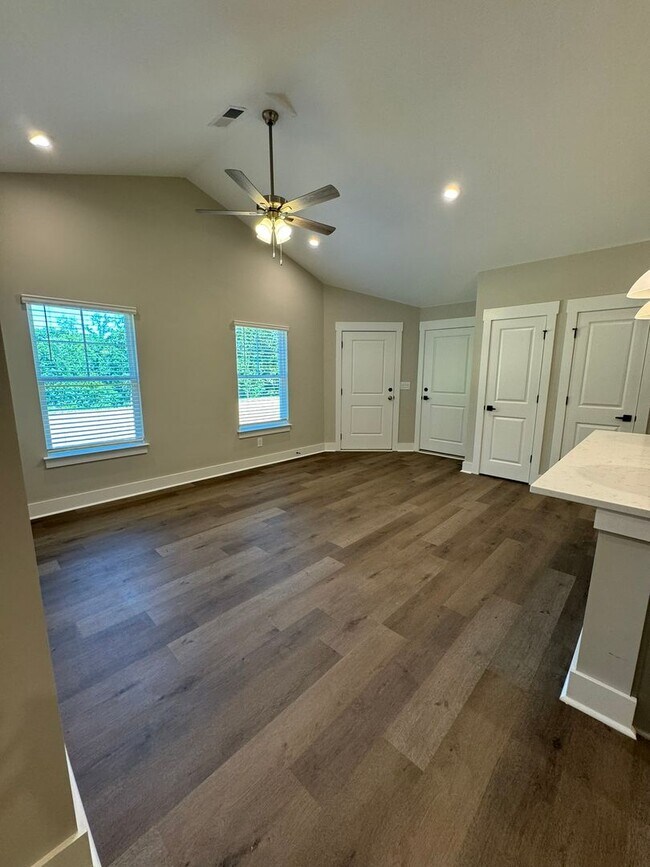 Building Photo - 125 Brawley Villas Place