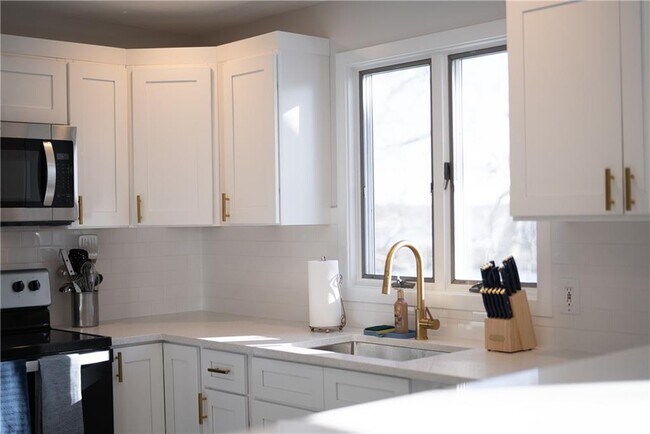 Building Photo - 262 Wood Hill Rd