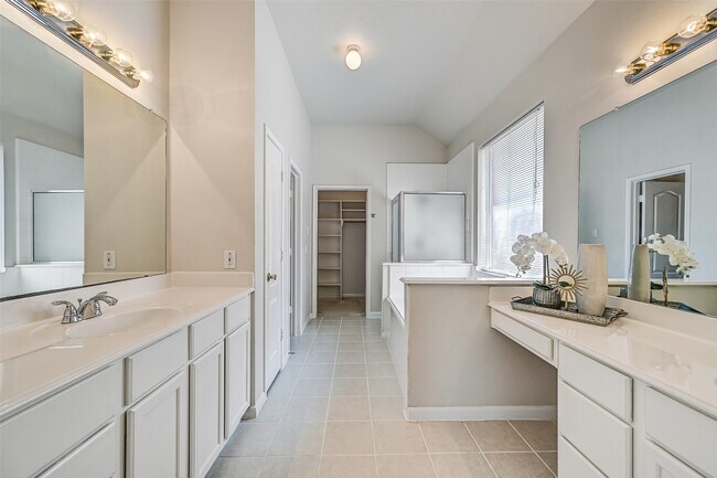 Building Photo - 16814 Tower Ridge