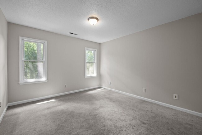Building Photo - Inviting 3br house in Morrisville with woo...