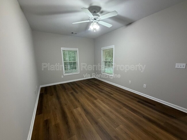 Building Photo - 12785 Doe Dr