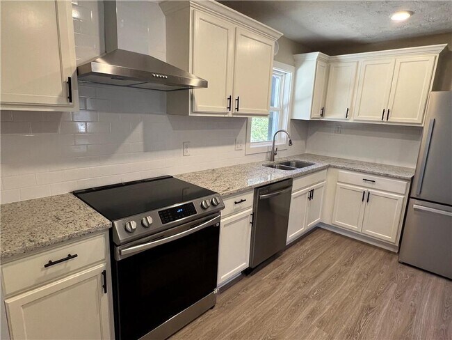 Building Photo - 550 Oglesby Bridge Rd SE