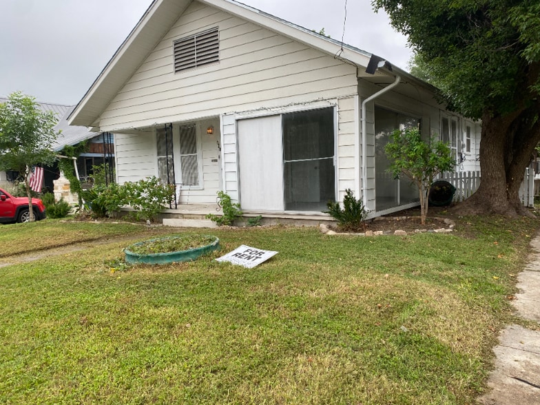 Primary Photo - 401 Nelson St