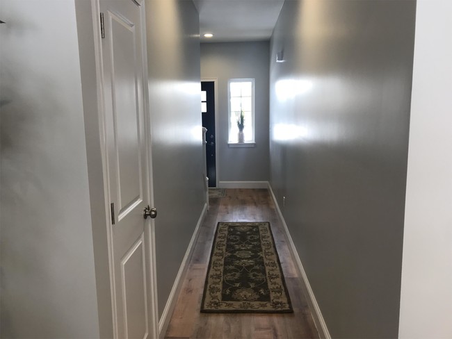 Building Photo - 2405 Rosa RoadRidge Manor Ct