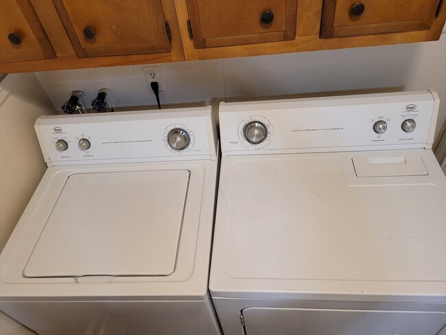 Building Photo - 3131 W Grace St