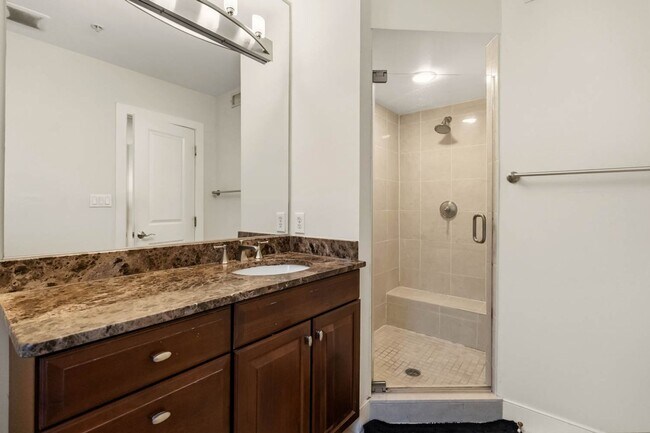 Building Photo - U St Penthouse