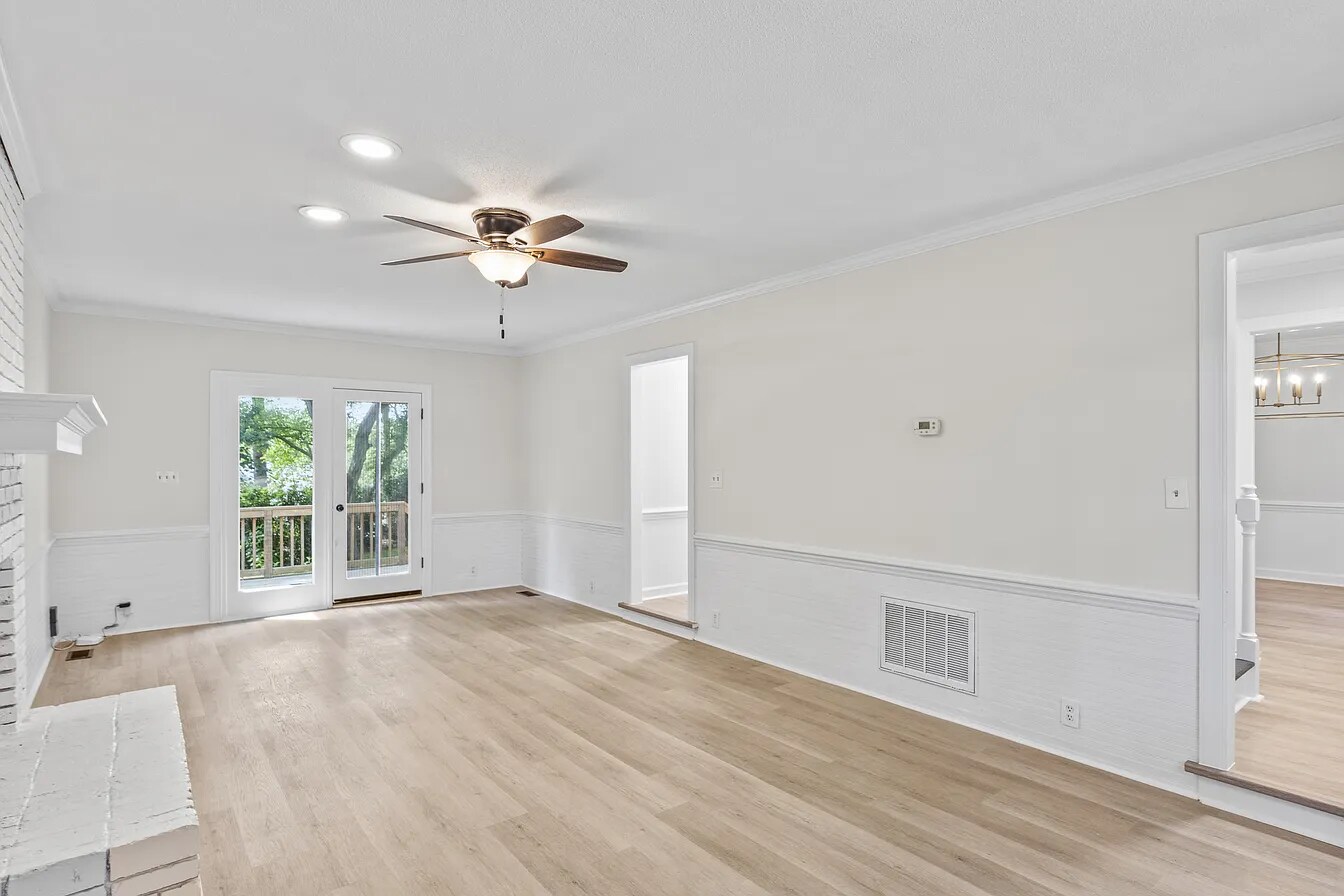 Building Photo - 623 Elmwood Ct