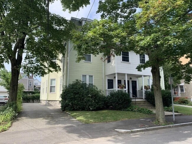 Building Photo - 133 Brown St